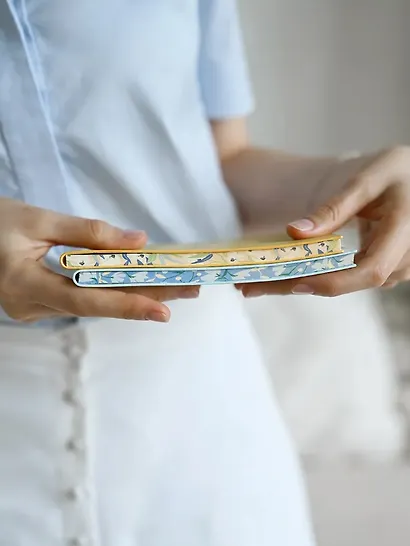 Еженедельник дат. 2026г. А6 64л 160x105 мм "Garden" голубой, иск.кожа, мягк.переплет, горизонт.карманный, тисн.фольгой, цвет.обрез - фото 5