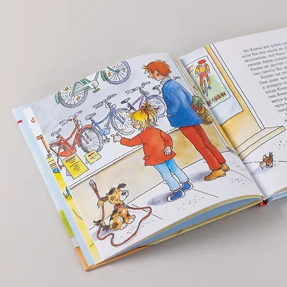 Конни катается на велосипеде - фото 7