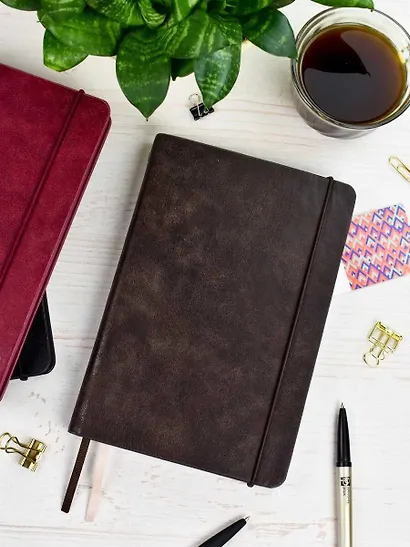 Ежедневник недат. А5 160л "Граниссо" темно-коричневый, кожзам, тв.переплет, застежка-резинка, карман, тонир.блок, ляссе - фото 11