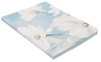 Еженедельник дат. 2026г. А5 88л 190x250 мм "Petals. Три цветка" иск.кожа, интегр.переплет, тонир.блок, шелкография, цвет.обрез, 2 ляссе, скругл.углы - фото 3