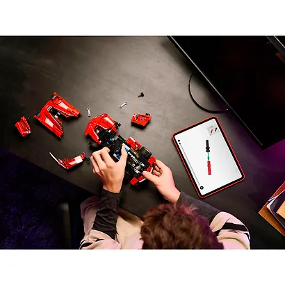 42212 Конструктор детский LEGO Technic Гоночный автомобиль Ferrari FXX K, 897 деталей, возраст 10+ - фото 2