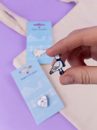 Набор металлических значков (3шт.) (Значок СПб Мосты и сердце Значок СПб Нерпа Значок СПб Чайка) (Подарок из Петербурга) (металл) - фото 4