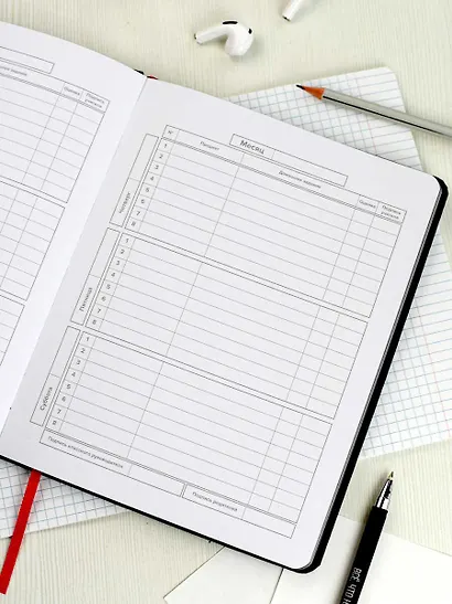 Дневник шк. "Режим босса" кожзам, тв.переплёт, аппликация, шелкография в одну краску, блинт.тиснение, пантон, одно ляссе, загругл.углы, универс.шпаргалка - фото 7