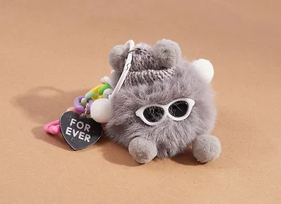 Брелок-помпон в шапке и очках (искусственный мех) (5 см) - фото 2