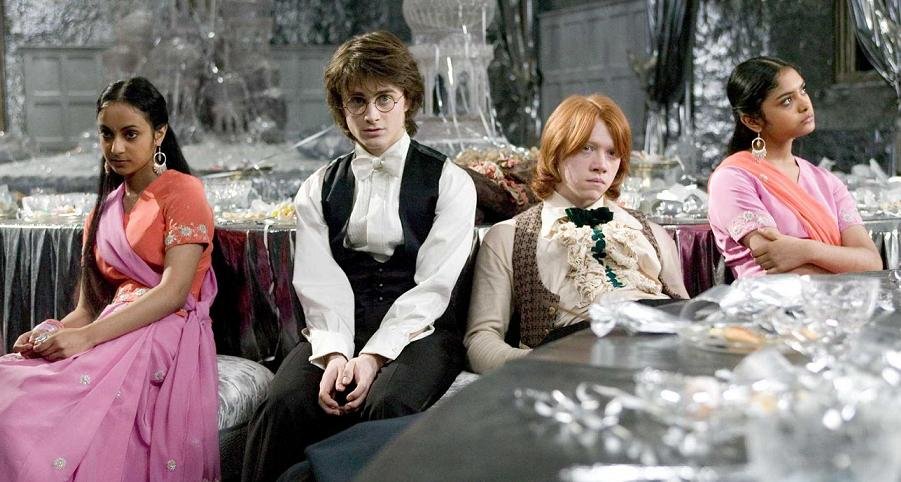 Рон Уизли и Гарри Поттер святочный бал кадр из фильма.jpg